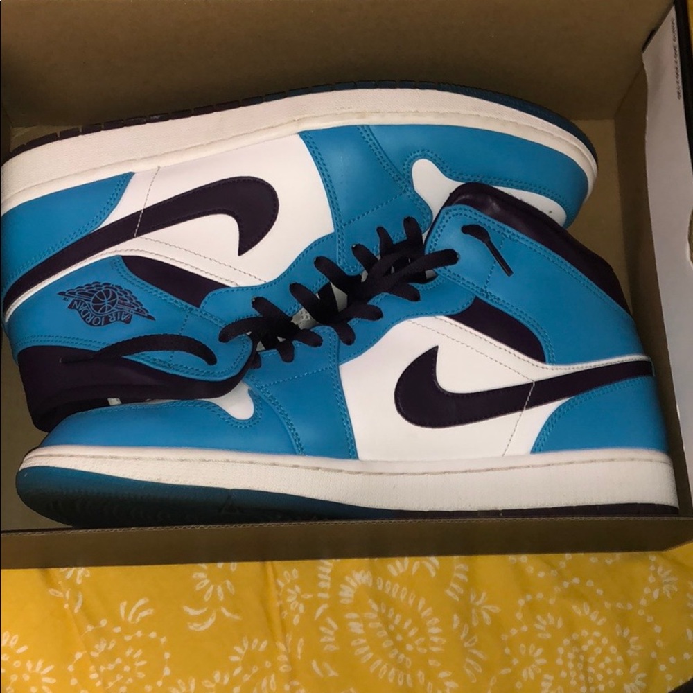 Jordan 1 light blue